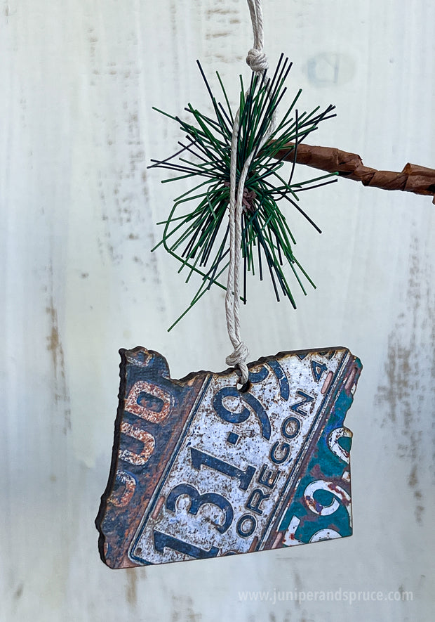 Oregon Vintage License Plate Ornament Magnet