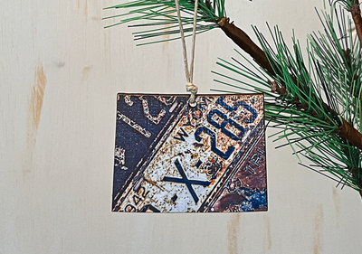 Wyoming Vintage License Plate Ornament Magnet